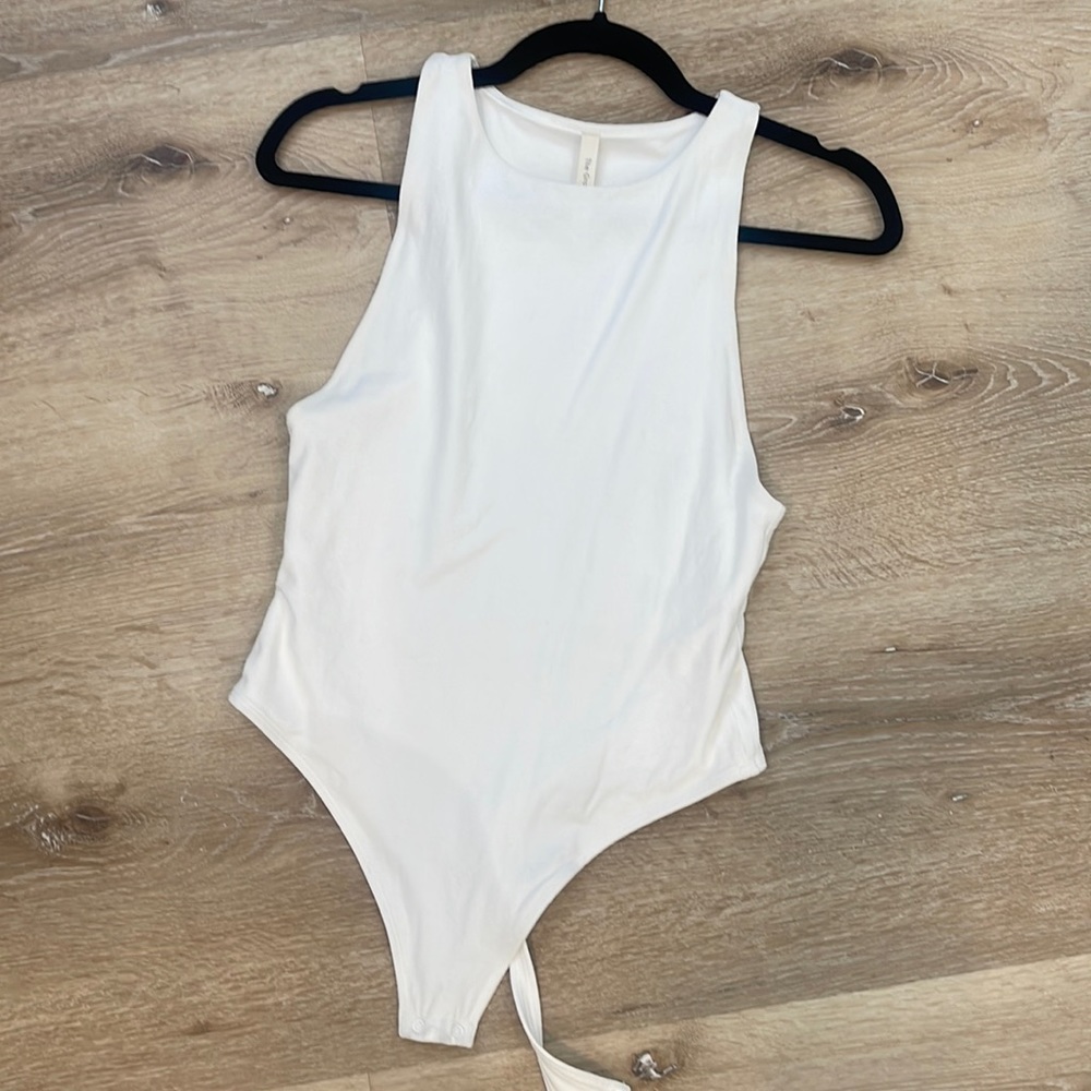 Aritzia babaton bodysuit size medium